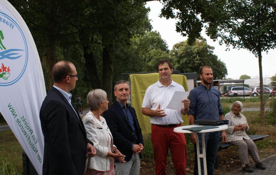  Eröffnung WasserWeg: links nach rechts Till Winkelmann (Stiftung Umwelt & Entwicklung NRW), Marianne Münnich (stellv. Bürgermeisterin Hilden), Thomas Geisel (Oberbürgermeister Düsseldorf), Matthias Möller (Vorsitz NaturFreunde Düsseldorf), Markus Maaßen (NaturFreunde NRW)