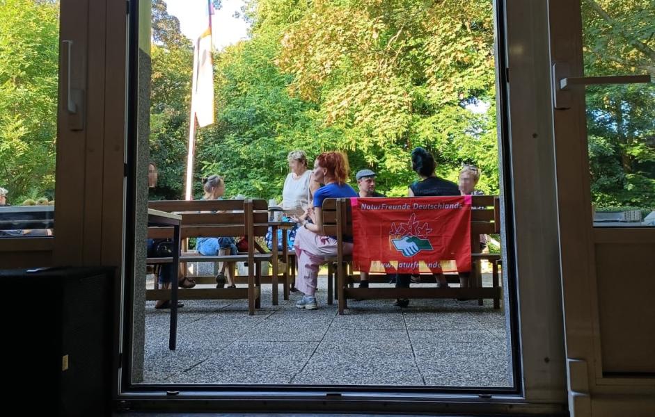 Chillen und Vernetzen auf der Terrasse
